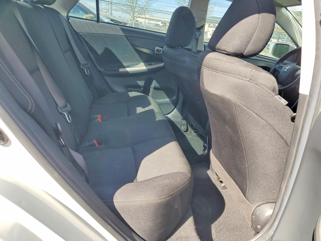2013 TOYOTA COROLLA S photo 28