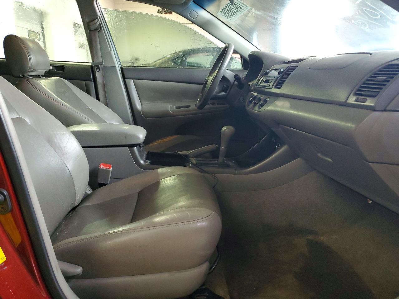 2004 TOYOTA CAMRY LE photo 19