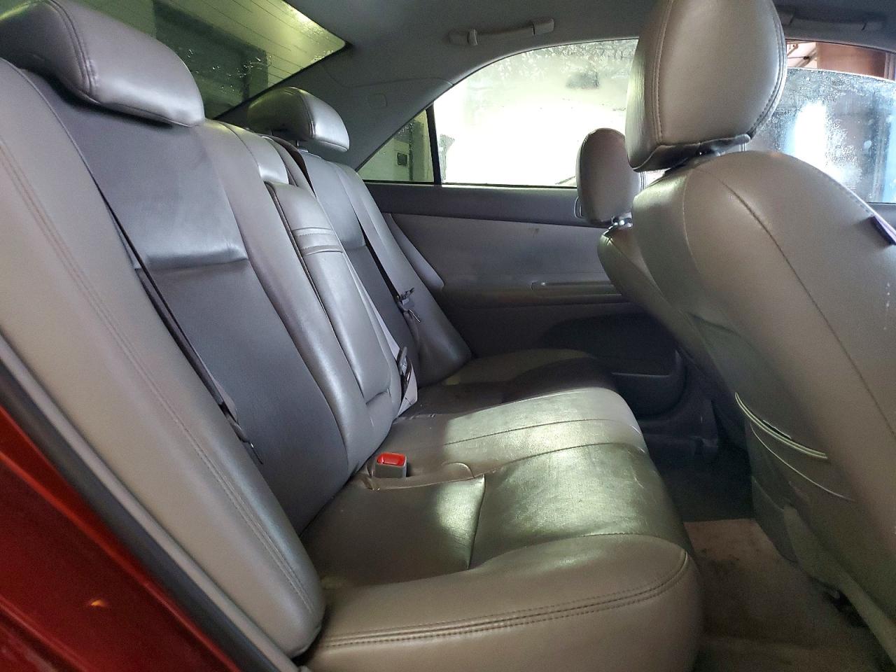 2004 TOYOTA CAMRY LE photo 28