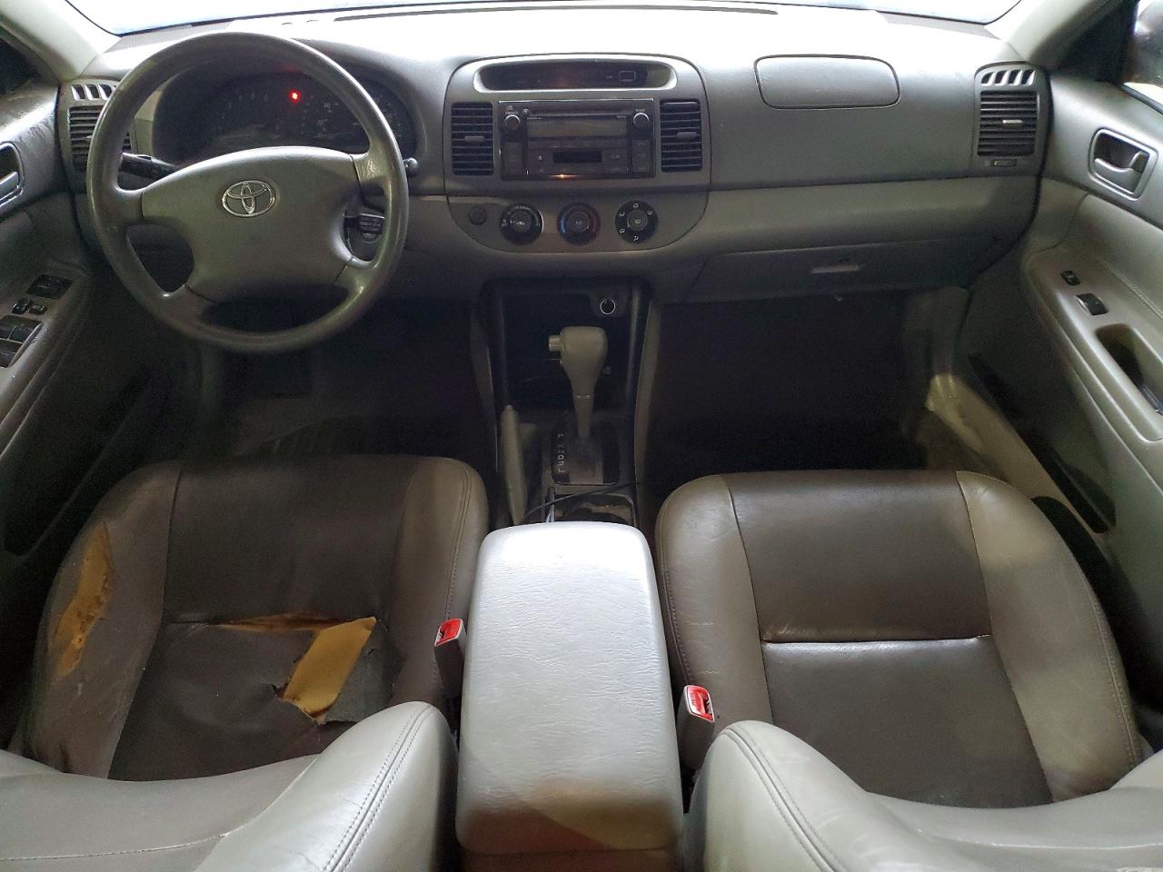 2004 TOYOTA CAMRY LE photo 22