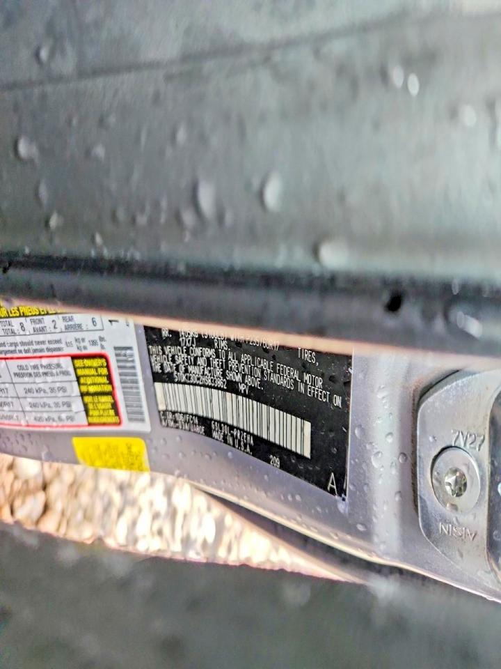 2017 TOYOTA SIENNA LE photo 13
