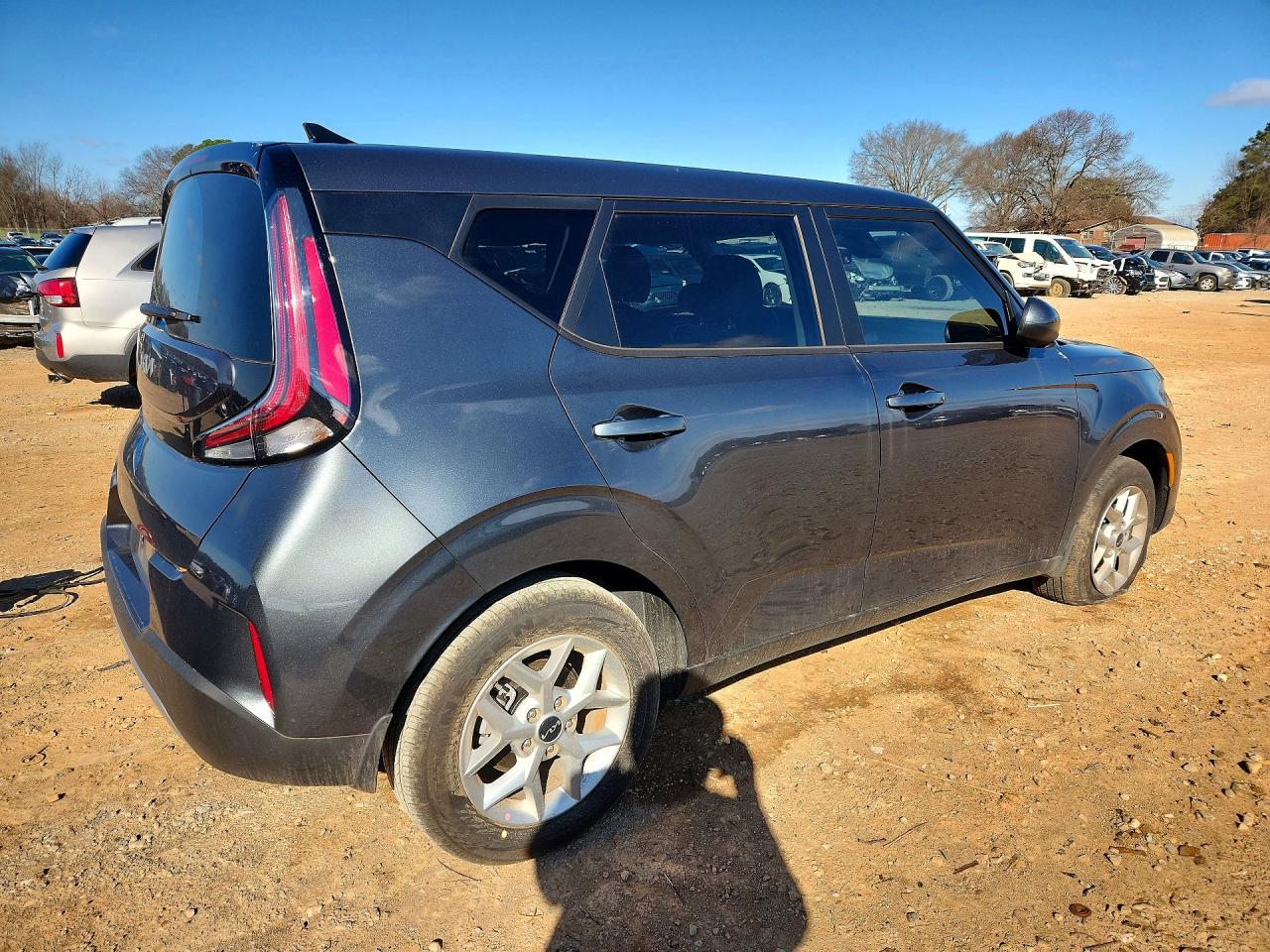 2025 KIA SOUL LX photo 3