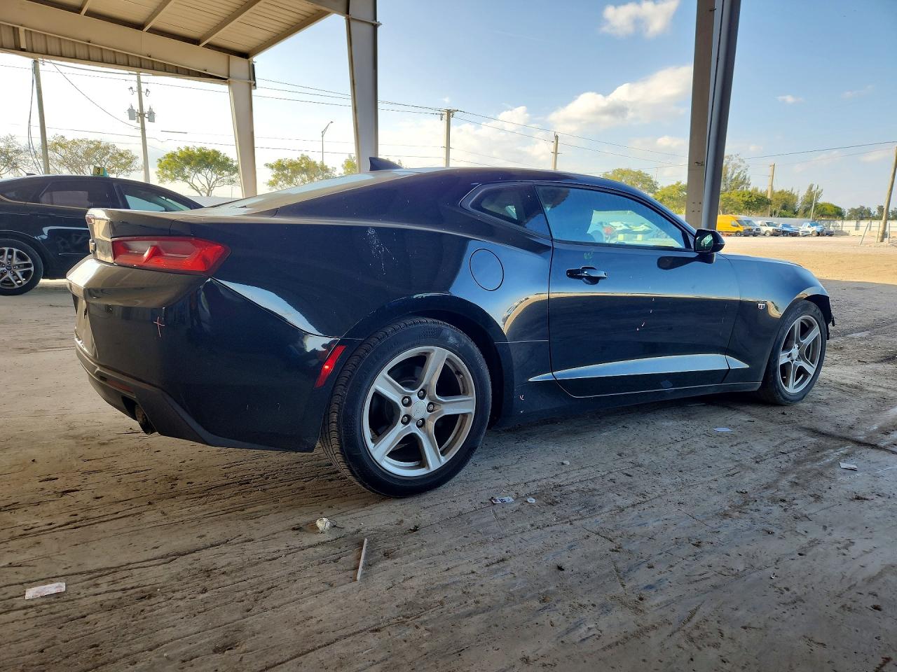 2016 CHEVROLET CAMARO LT photo 5
