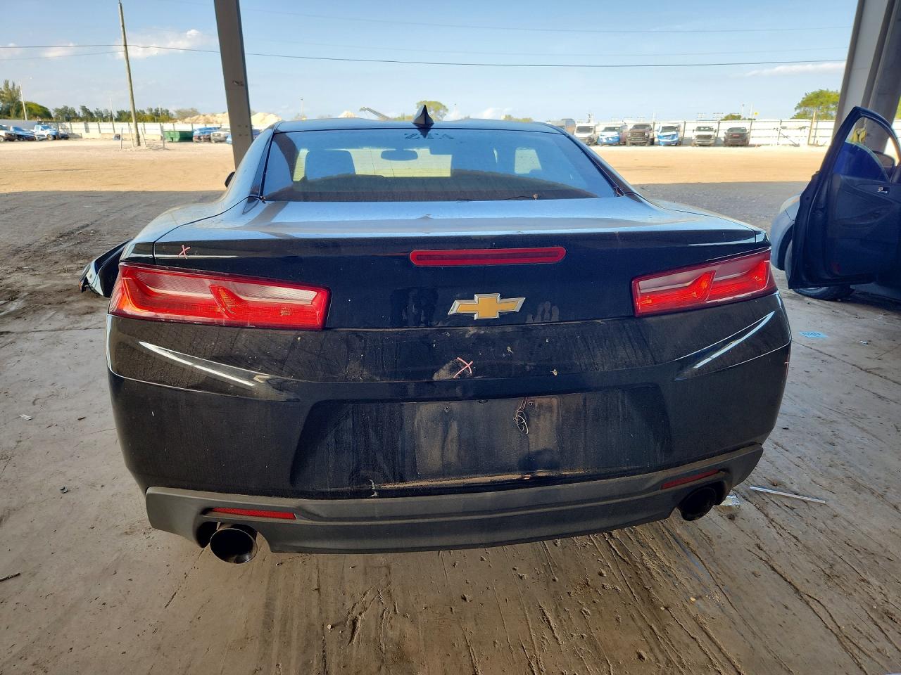 2016 CHEVROLET CAMARO LT photo 11