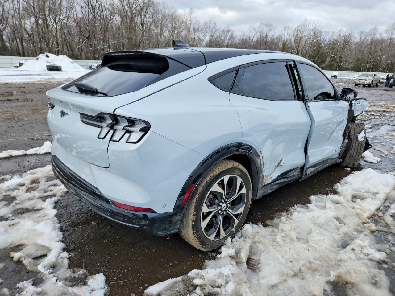 2022 FORD MUSTANG MACH-E PREMIUM photo 5