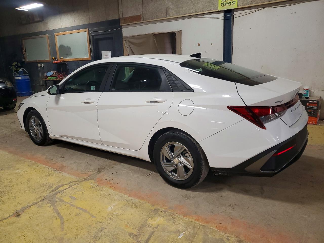 2024 HYUNDAI ELANTRA SE photo 2
