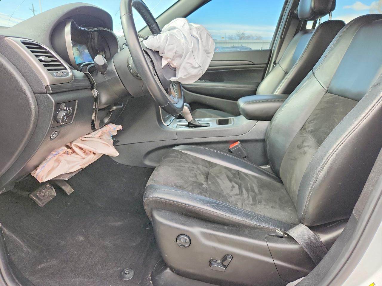 2020 JEEP GRAND CHEROKEE LAREDO photo 13