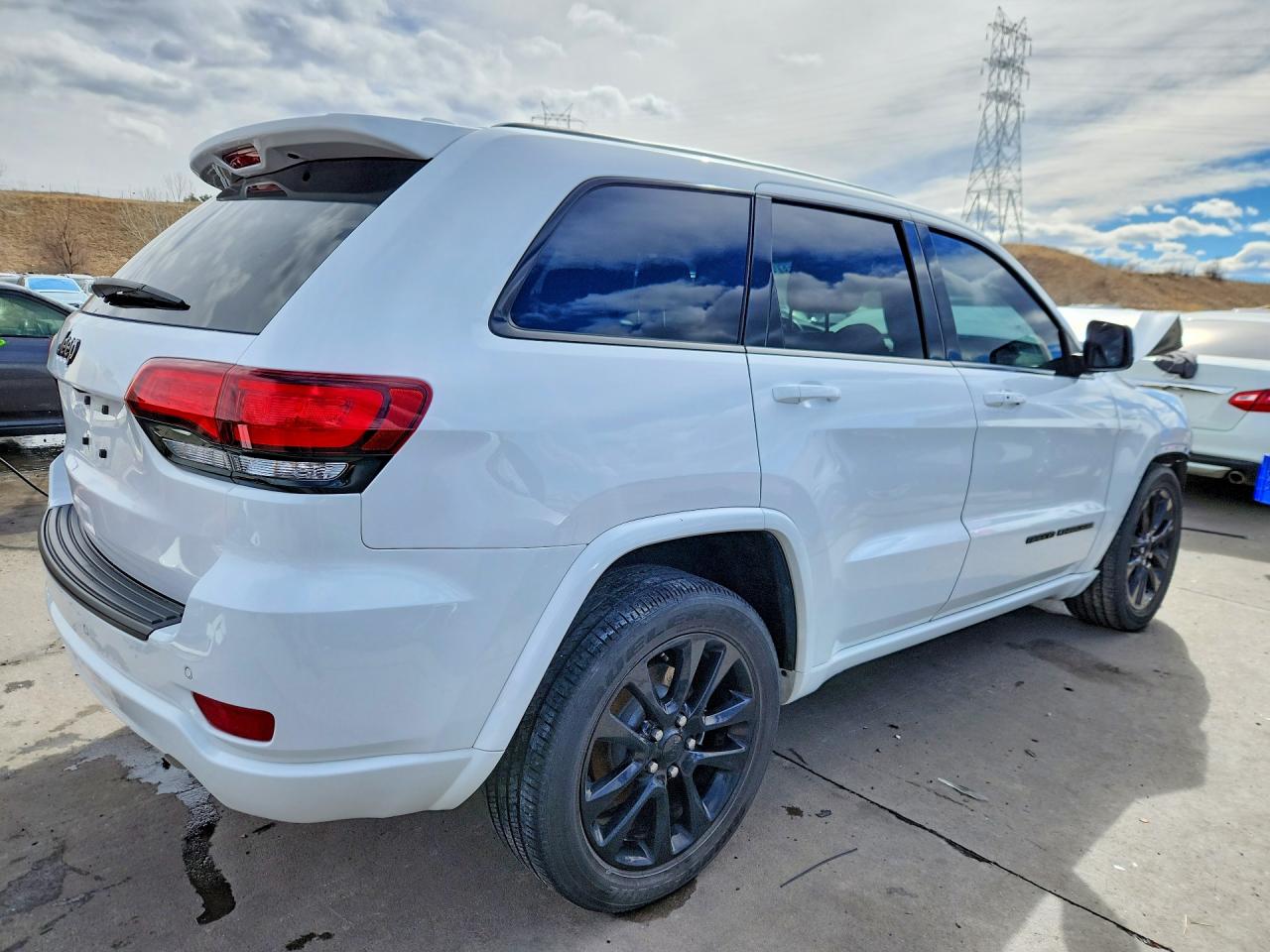 2020 JEEP GRAND CHEROKEE LAREDO photo 5