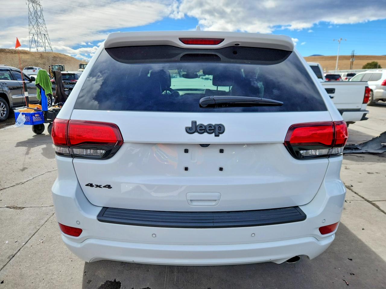 2020 JEEP GRAND CHEROKEE LAREDO photo 11