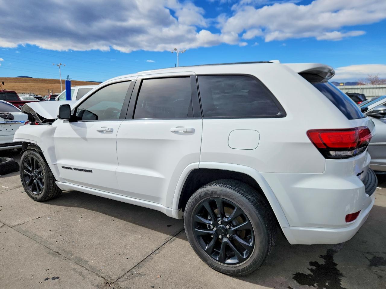 2020 JEEP GRAND CHEROKEE LAREDO photo 3