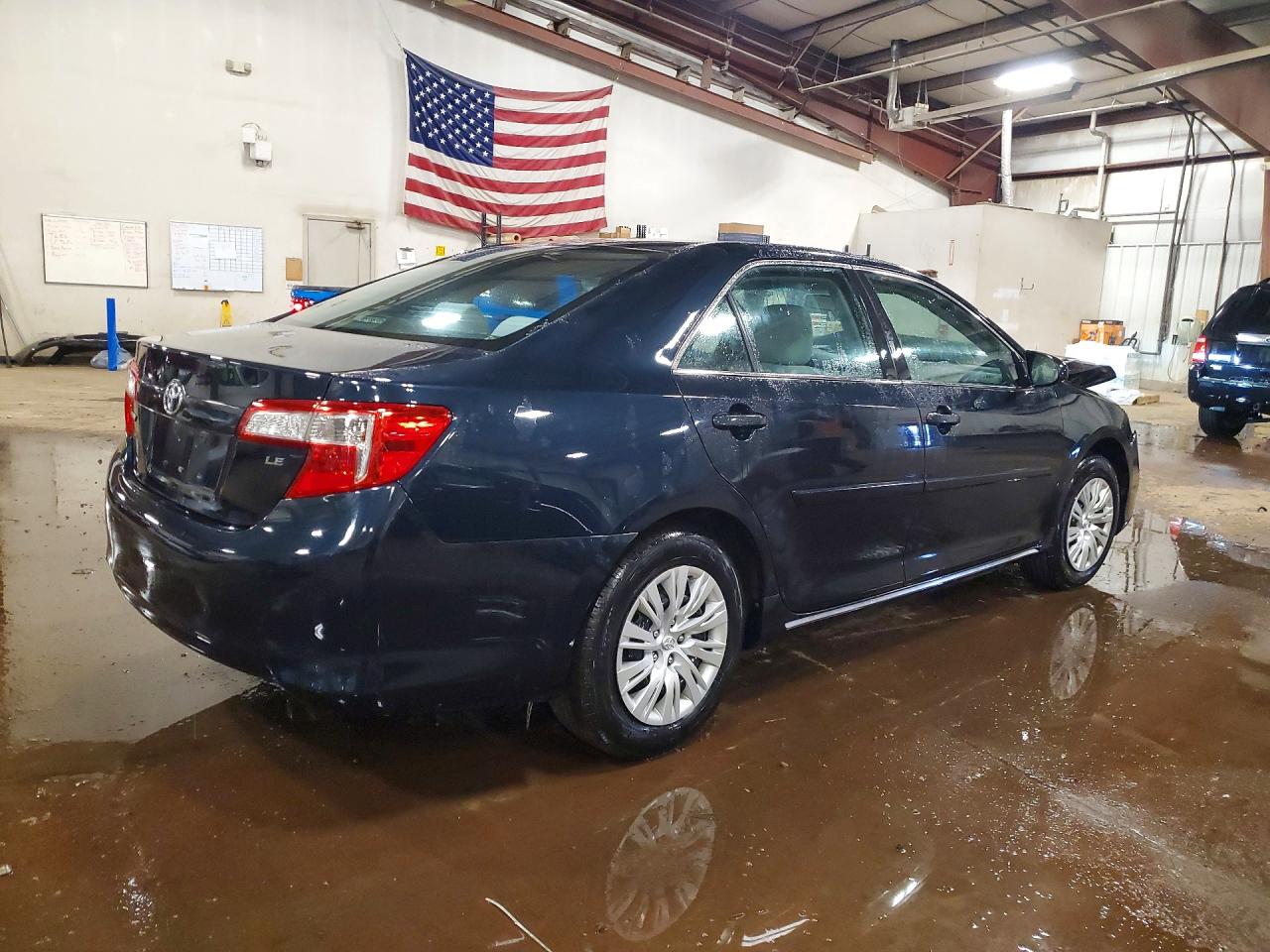 2014 TOYOTA CAMRY LE photo 3