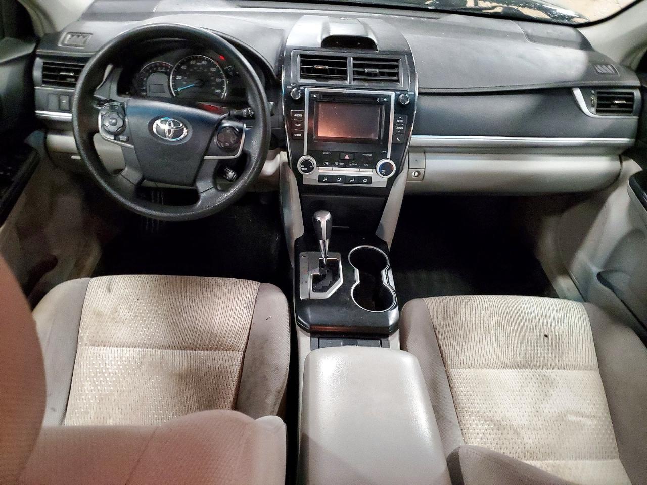 2014 TOYOTA CAMRY LE photo 8