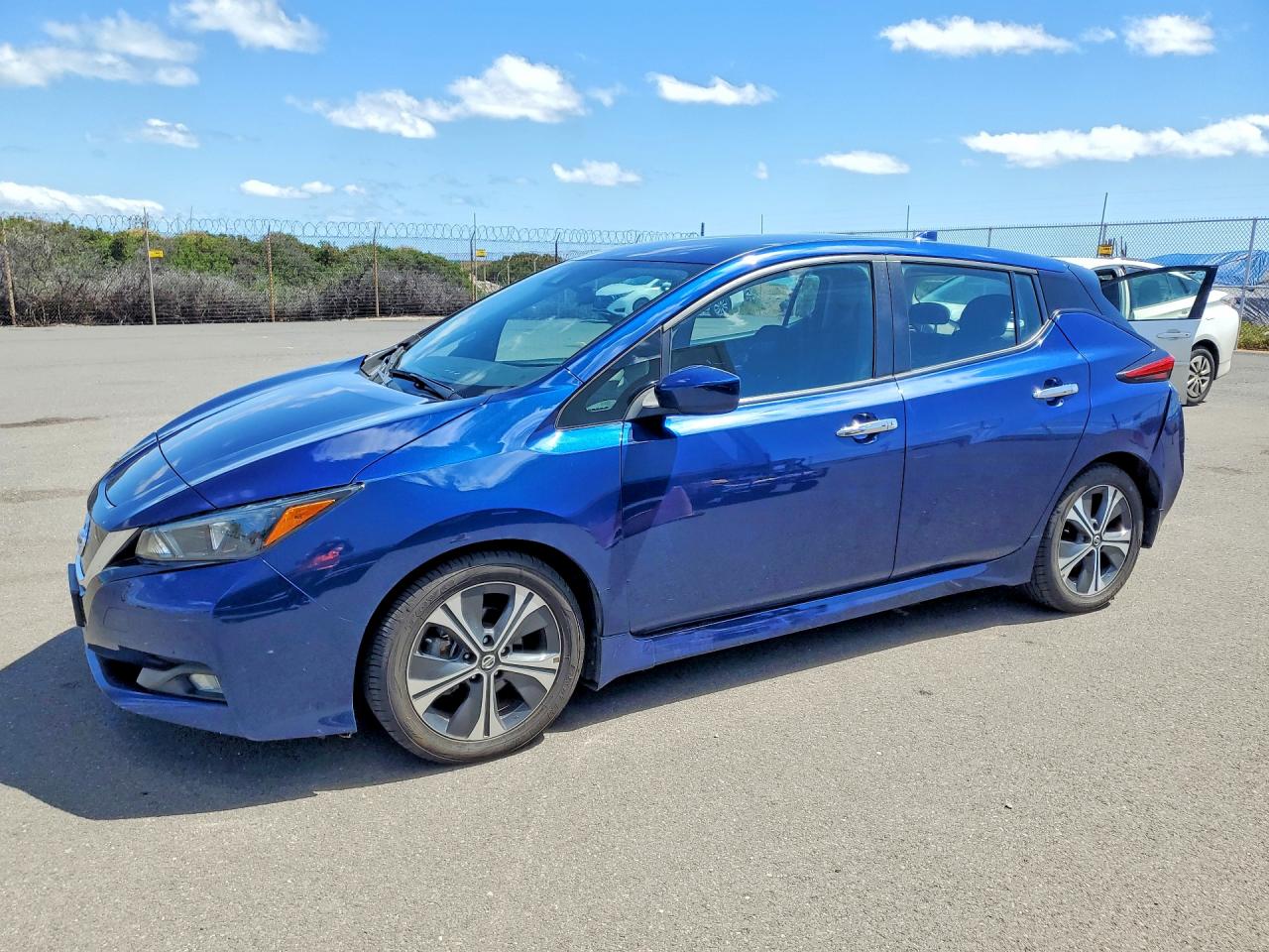 2022 NISSAN LEAF