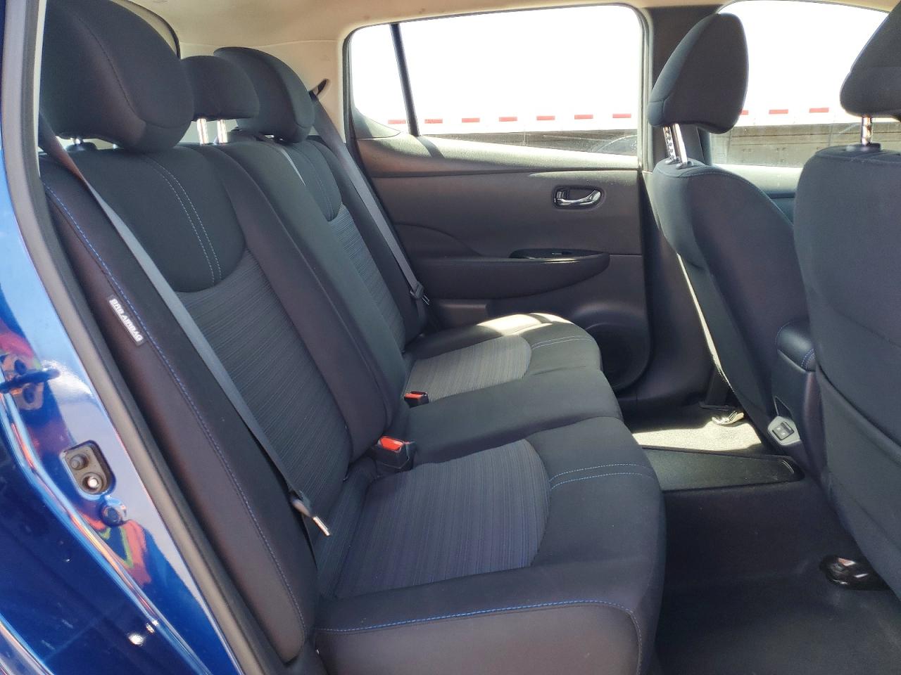 2022 NISSAN LEAF SV photo 31
