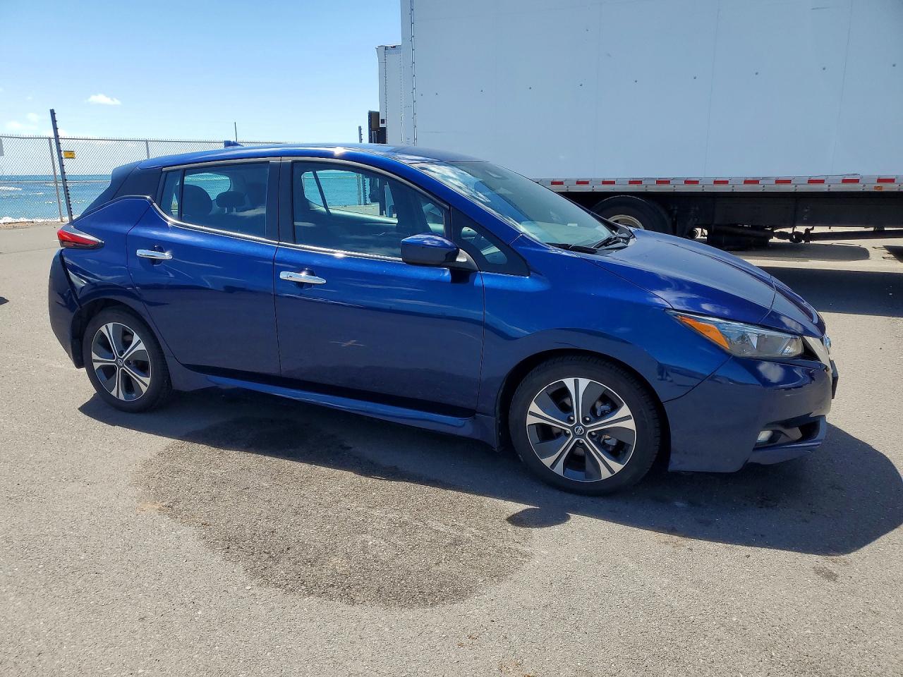 2022 NISSAN LEAF SV photo 10