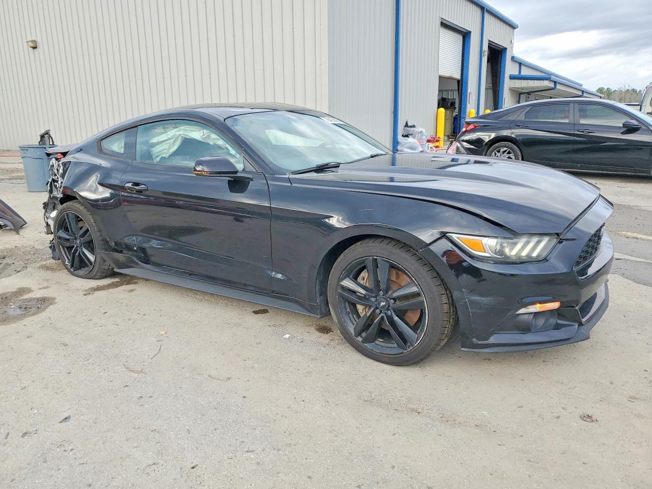 2017 FORD MUSTANG photo 4