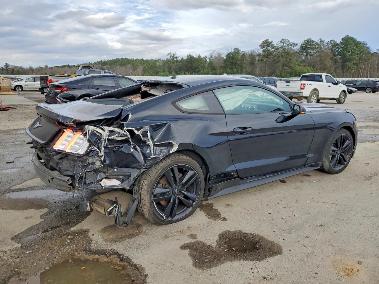 2017 FORD MUSTANG photo 3