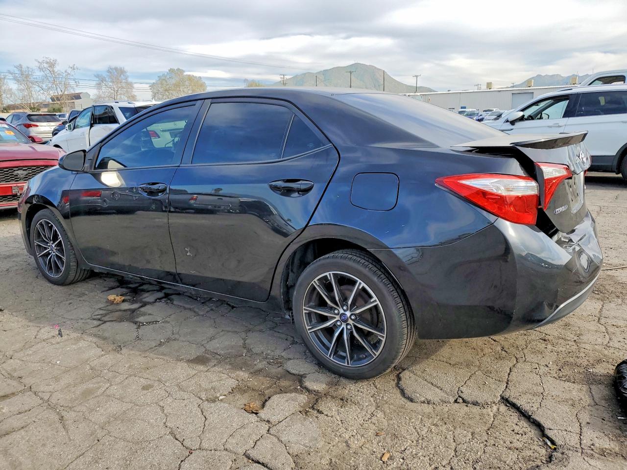 2014 TOYOTA COROLLA LE photo 2