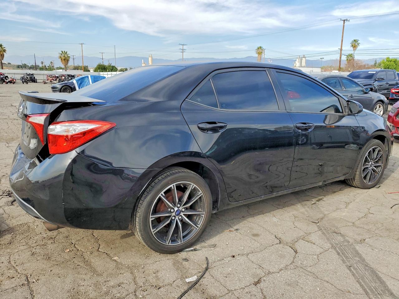 2014 TOYOTA COROLLA LE photo 3