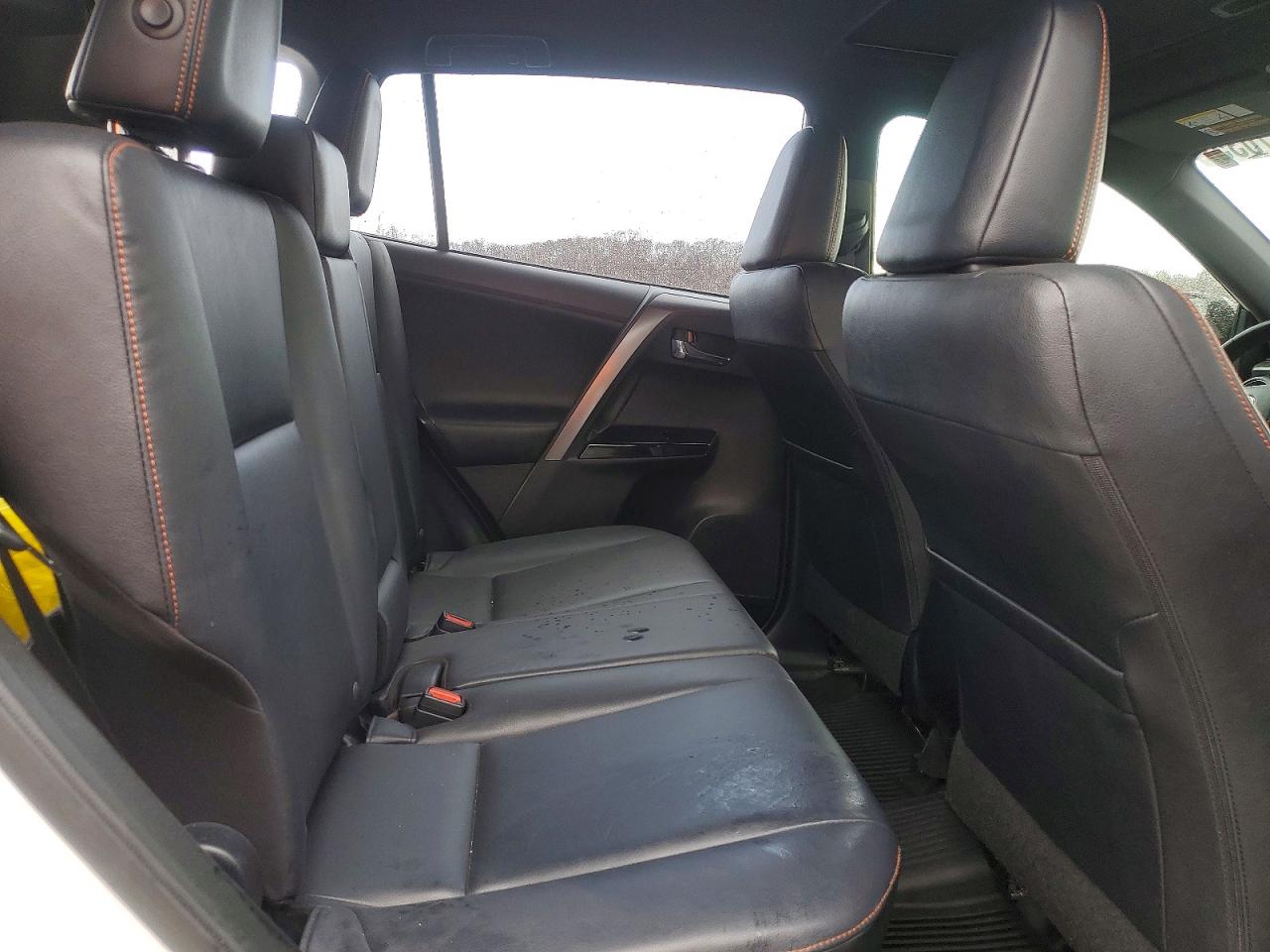 2016 TOYOTA RAV4 SE photo 11