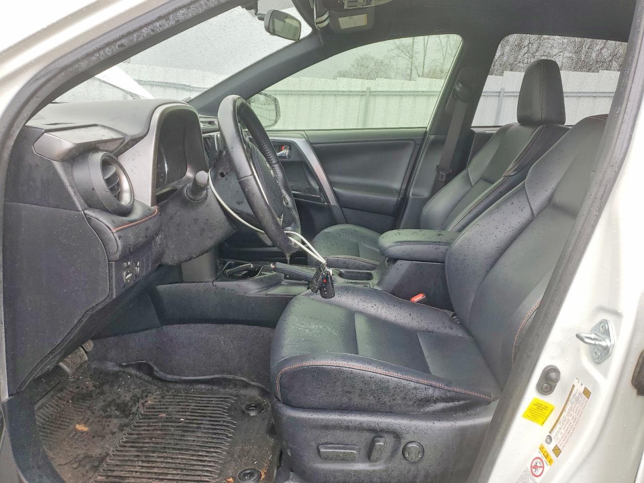 2016 TOYOTA RAV4 SE photo 7