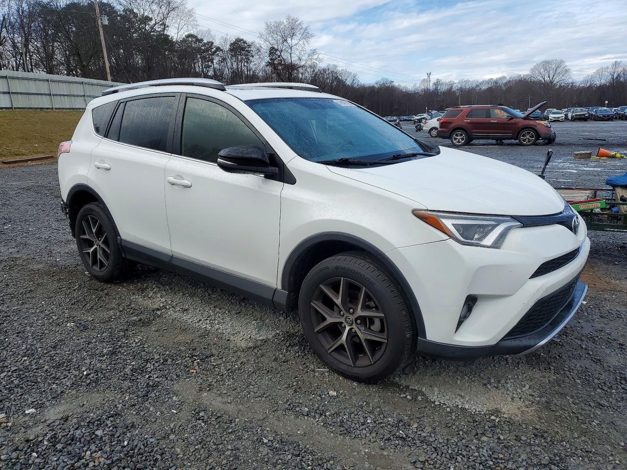 2016 TOYOTA RAV4 SE photo 4