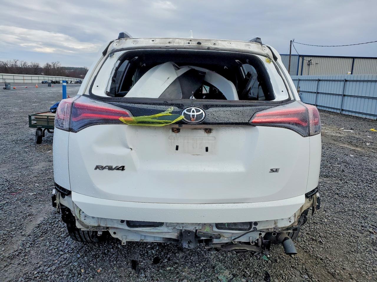 2016 TOYOTA RAV4 SE photo 6