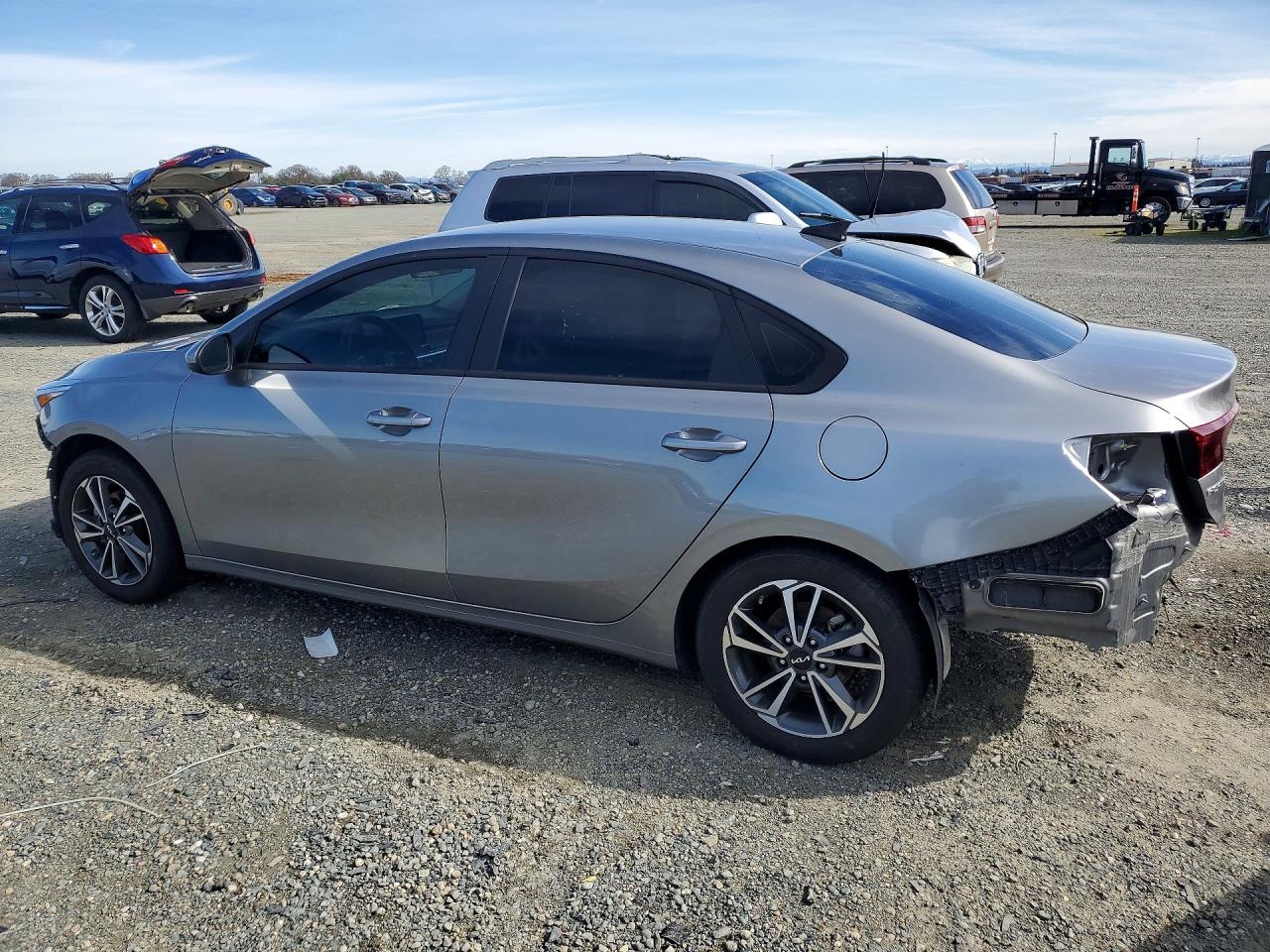 2023 KIA FORTE LXS photo 4