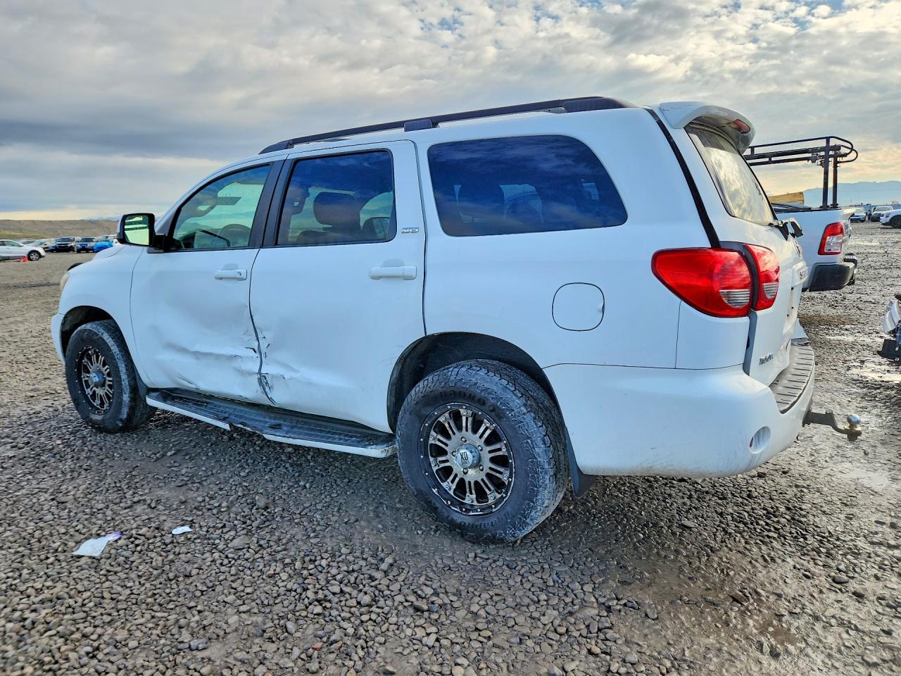 2008 TOYOTA SEQUOIA SR5 photo 2