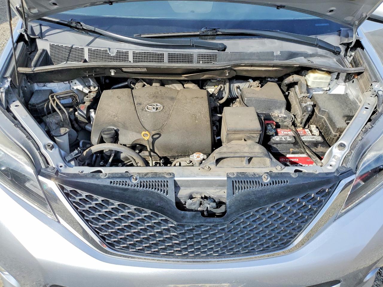 2017 TOYOTA SIENNA SE PREMIUM 8-PASSENGER photo 23