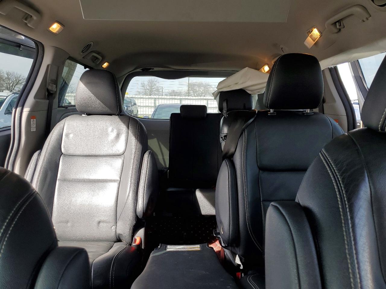 2017 TOYOTA SIENNA SE PREMIUM 8-PASSENGER photo 19