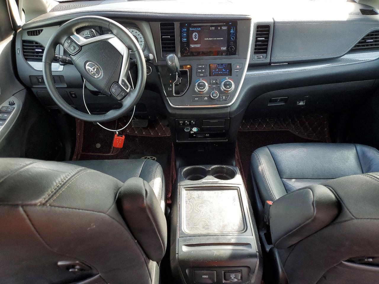 2017 TOYOTA SIENNA SE PREMIUM 8-PASSENGER photo 15