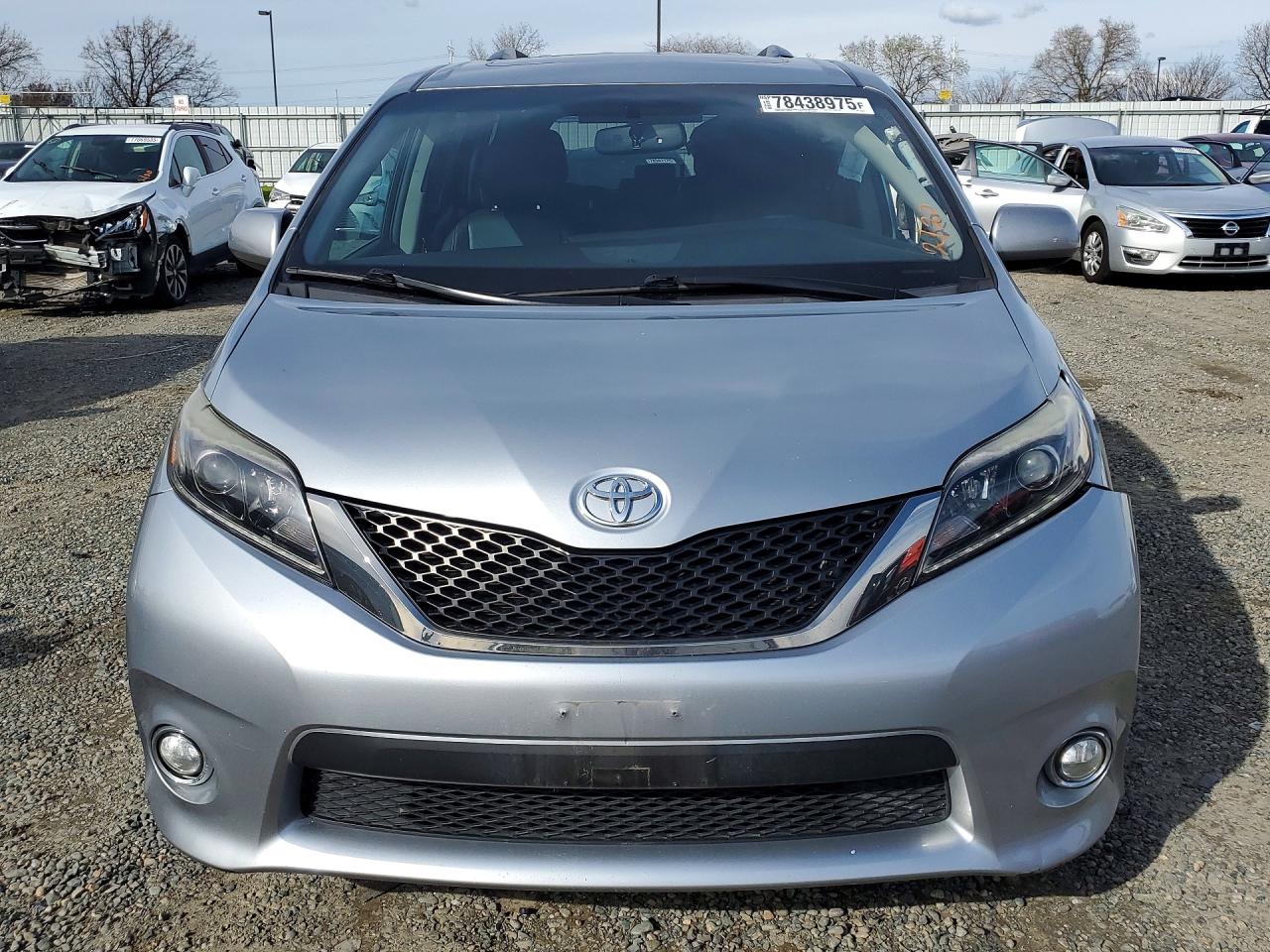 2017 TOYOTA SIENNA SE PREMIUM 8-PASSENGER photo 9