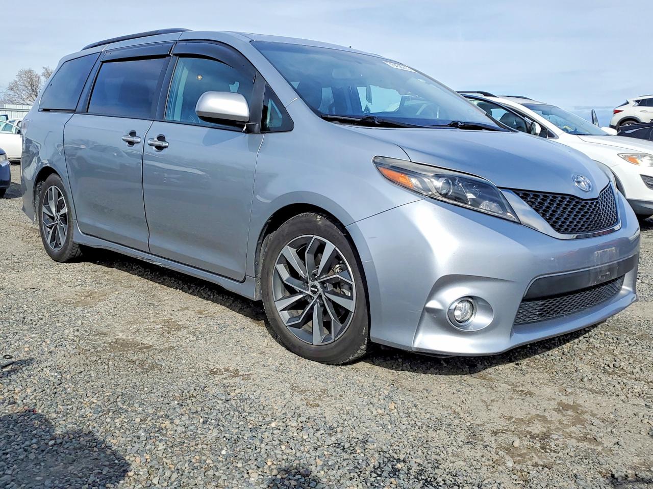 2017 TOYOTA SIENNA SE PREMIUM 8-PASSENGER photo 7
