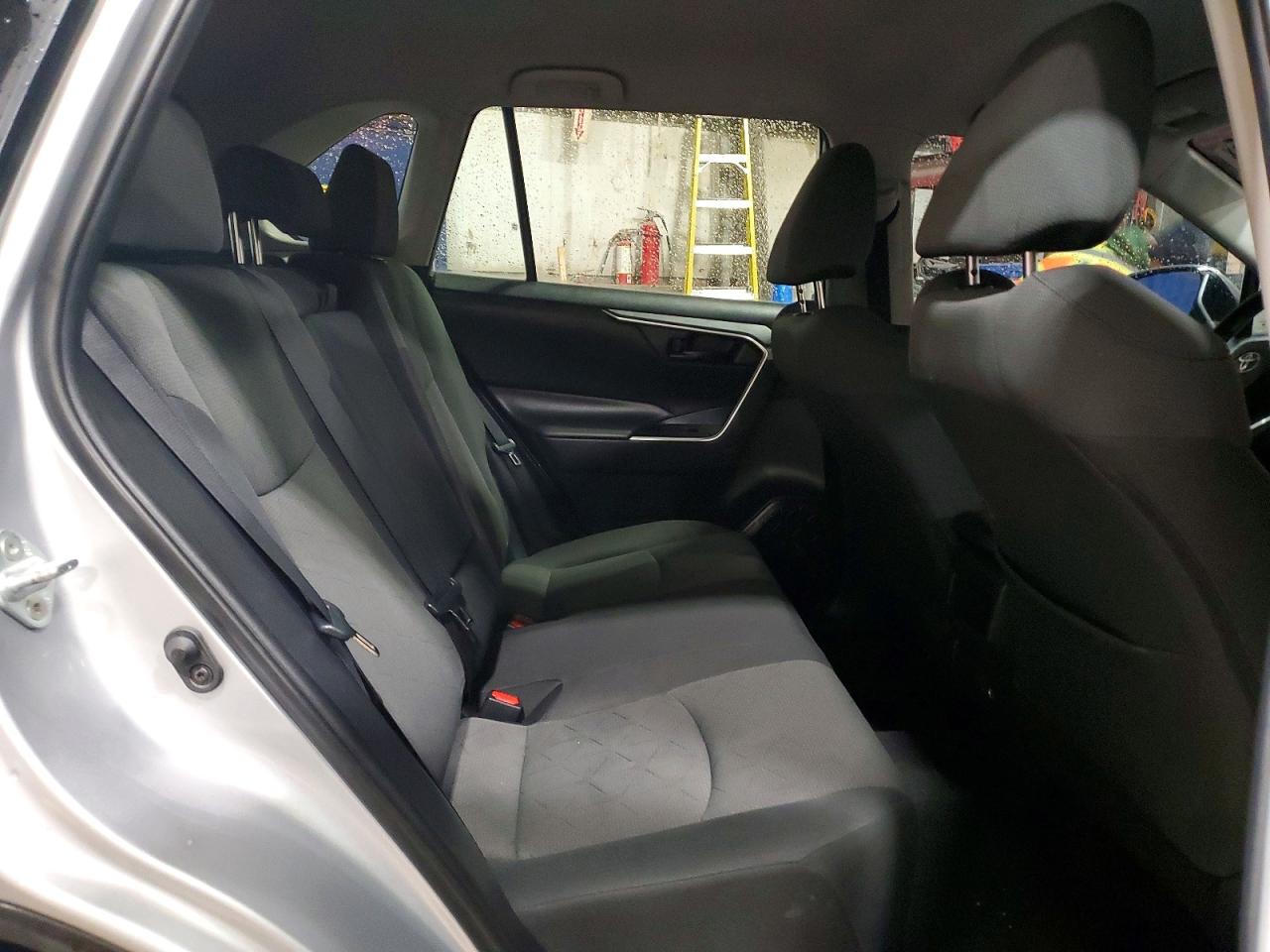 2019 TOYOTA RAV4 LE photo 11