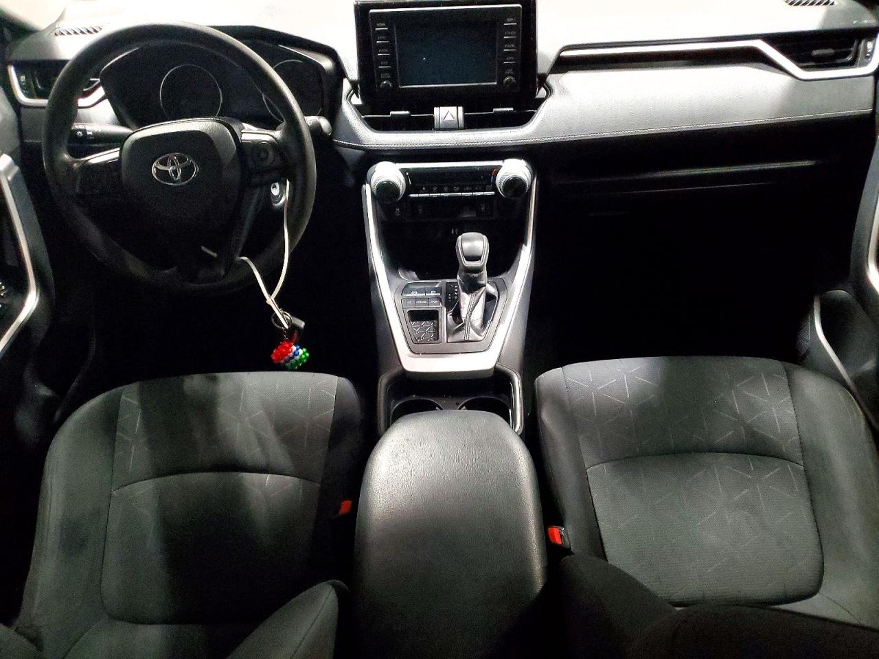 2019 TOYOTA RAV4 LE photo 8