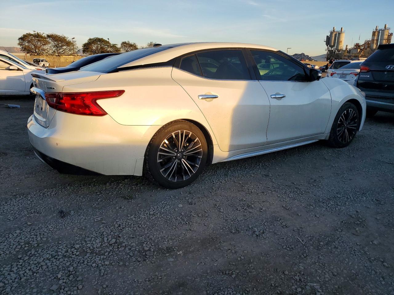 2017 NISSAN MAXIMA PLATINUM photo 5