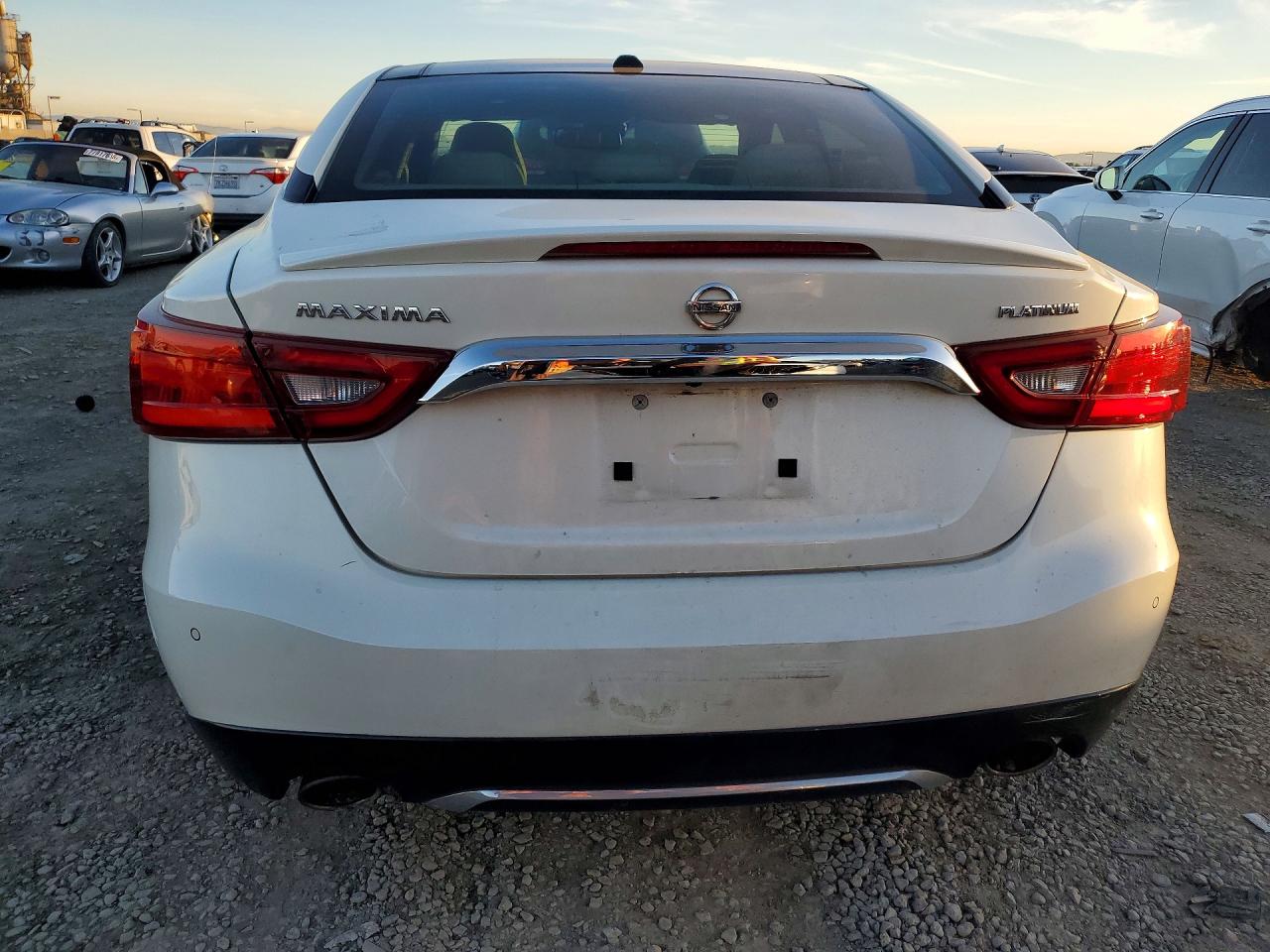 2017 NISSAN MAXIMA PLATINUM photo 11