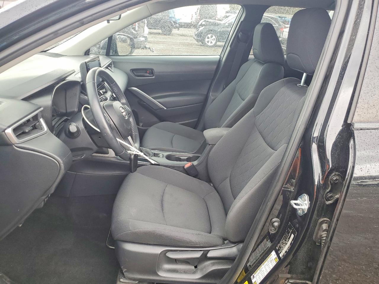 2022 TOYOTA COROLLA CROSS LE photo 13