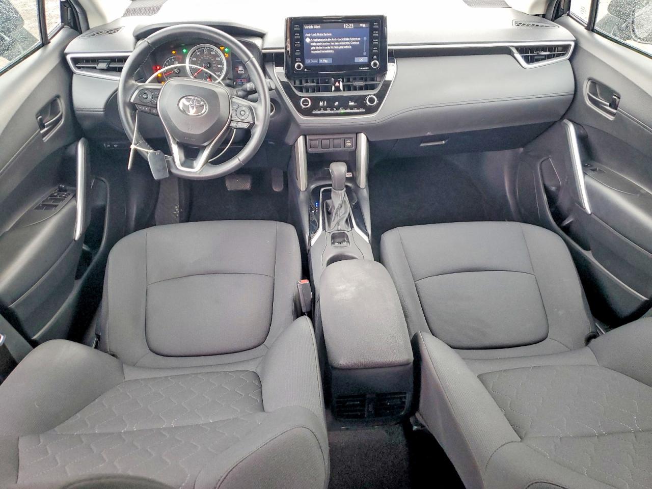 2022 TOYOTA COROLLA CROSS LE photo 15