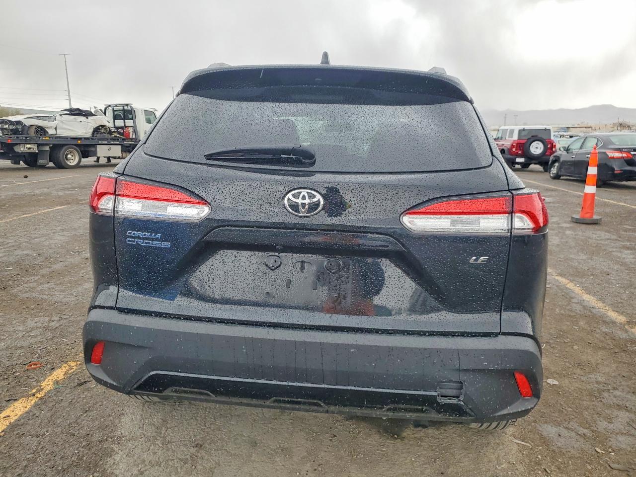 2022 TOYOTA COROLLA CROSS LE photo 11