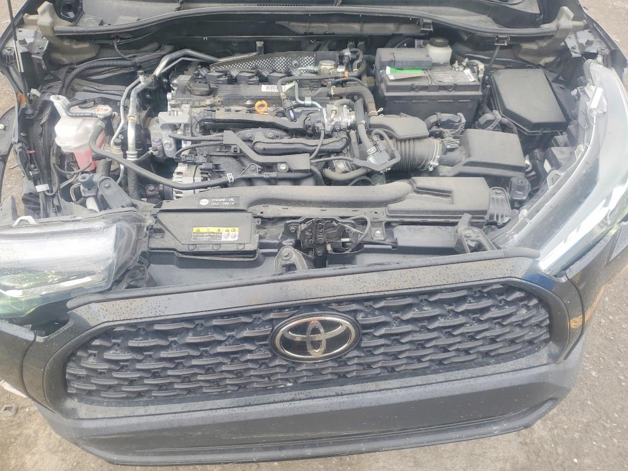 2022 TOYOTA COROLLA CROSS LE photo 23