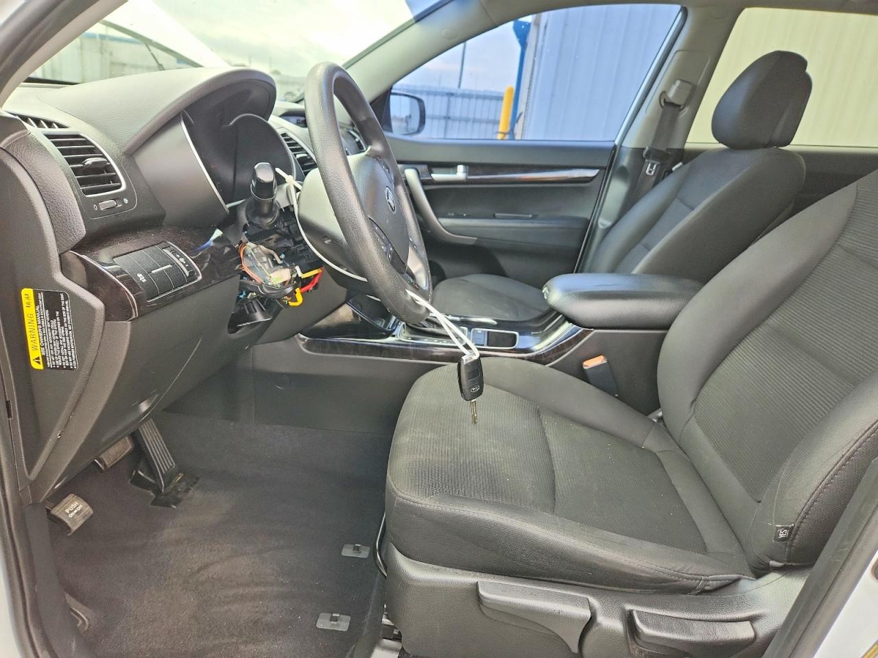 2015 KIA SORENTO LX photo 13
