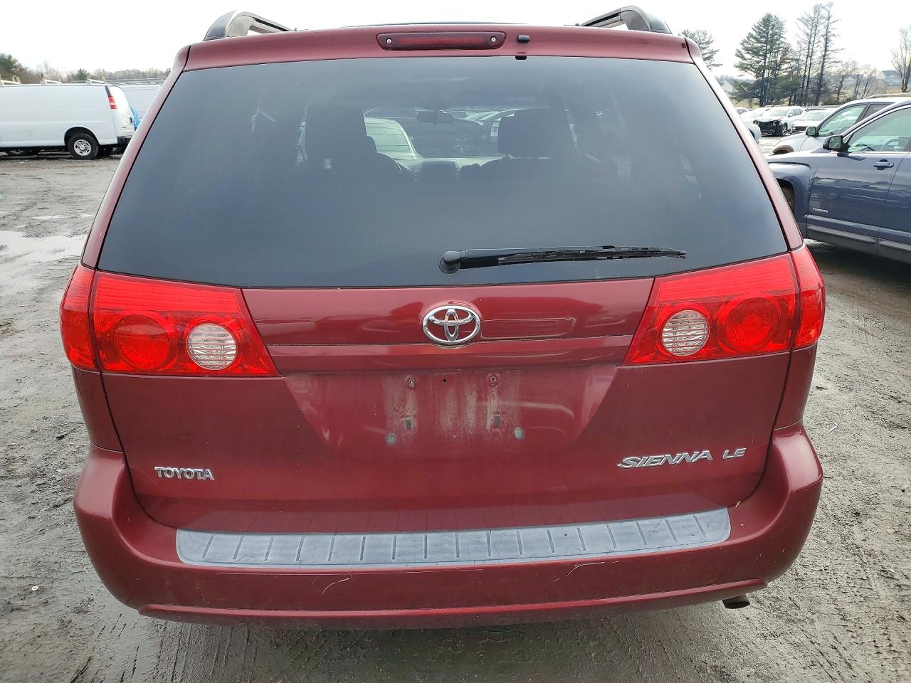 2007 TOYOTA SIENNA CE photo 6