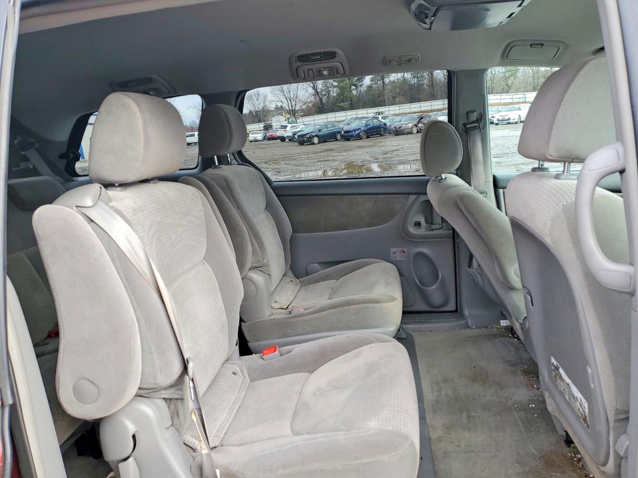 2007 TOYOTA SIENNA CE photo 11