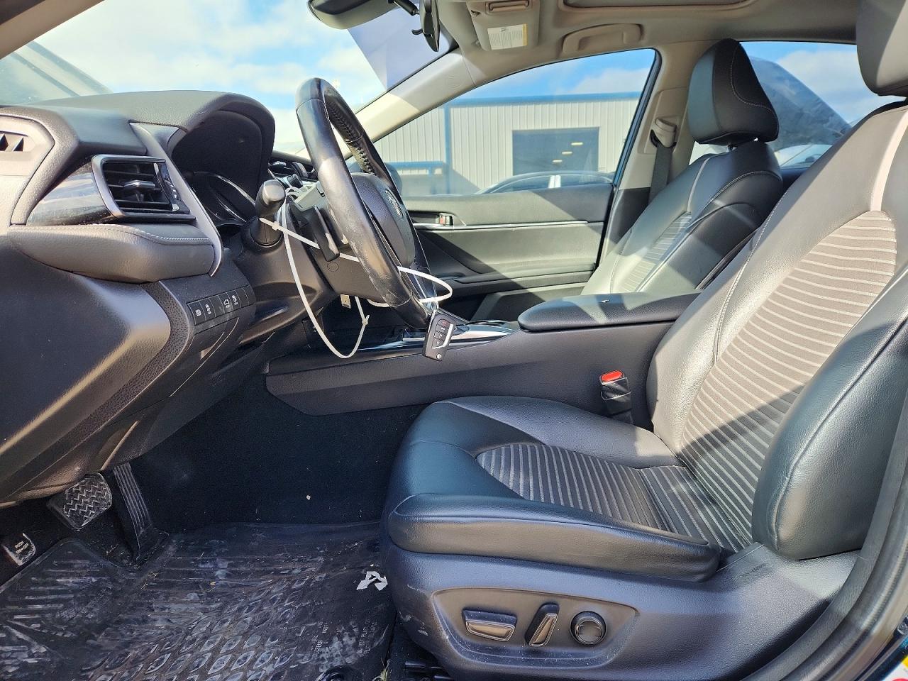 2019 TOYOTA CAMRY photo 7