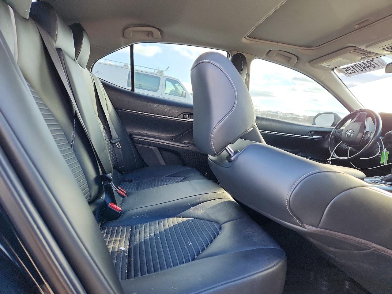 2019 TOYOTA CAMRY photo 10