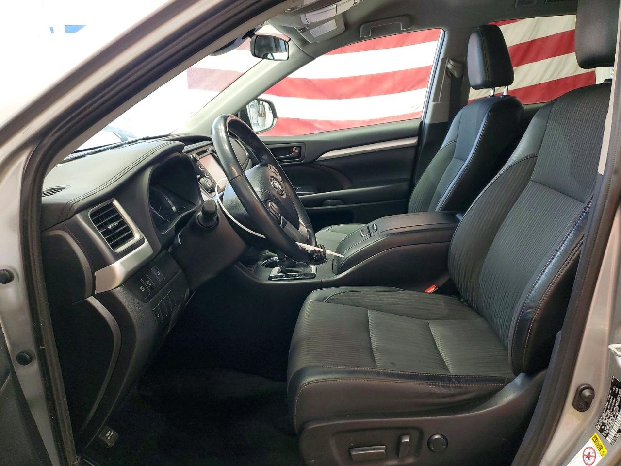 2019 TOYOTA HIGHLANDER LE photo 7