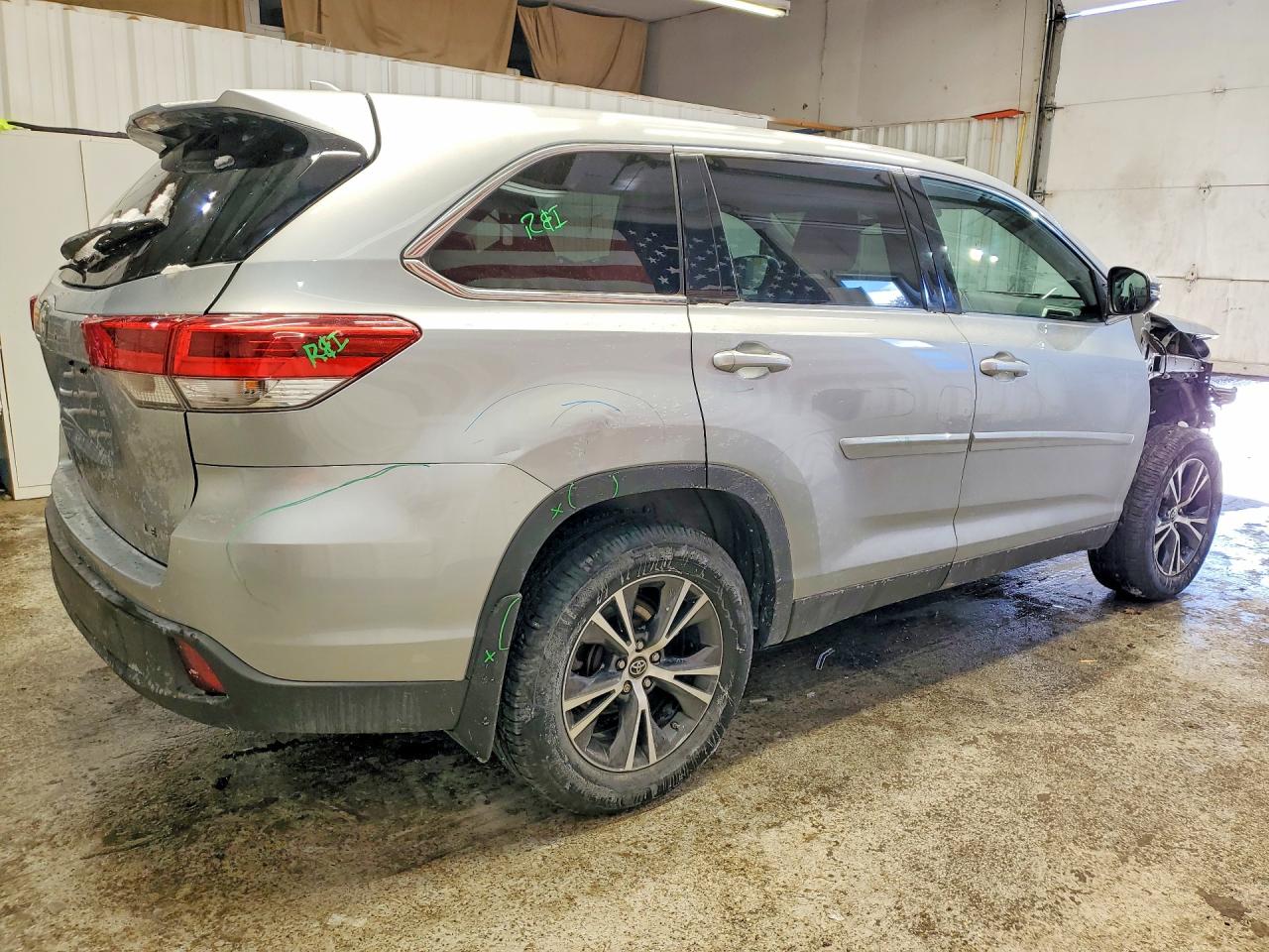 2019 TOYOTA HIGHLANDER LE photo 3