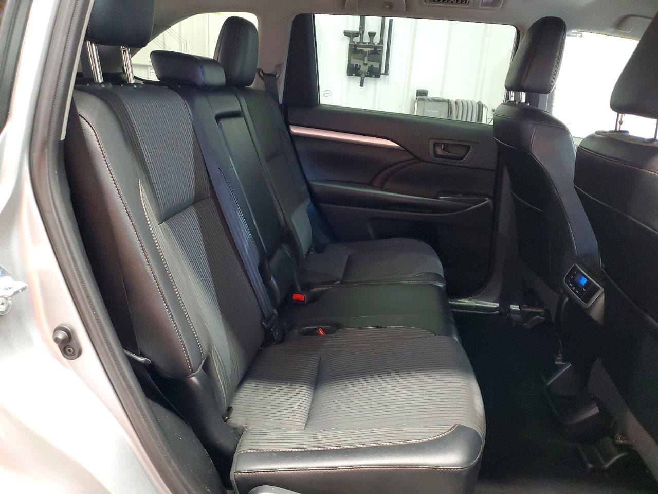 2019 TOYOTA HIGHLANDER LE photo 11